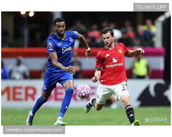 埃弗顿新援前锋在赛前训练中肌肉不适，出战成疑